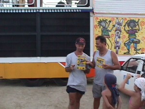 mvc-013f Recebendo mais um troféu